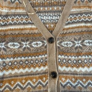 Jessica Simpson tan patterned sweater